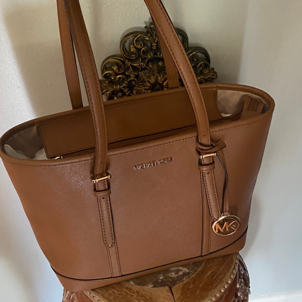🤎👜100% authentic Michael Kors Tan Saffiano Leather Tote